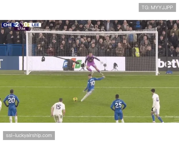 特写镜头：斯坦福桥雨中，帕尔默冷静罚入点球后的沉默庆祝